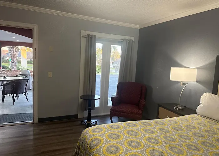 Lake Marion Inn